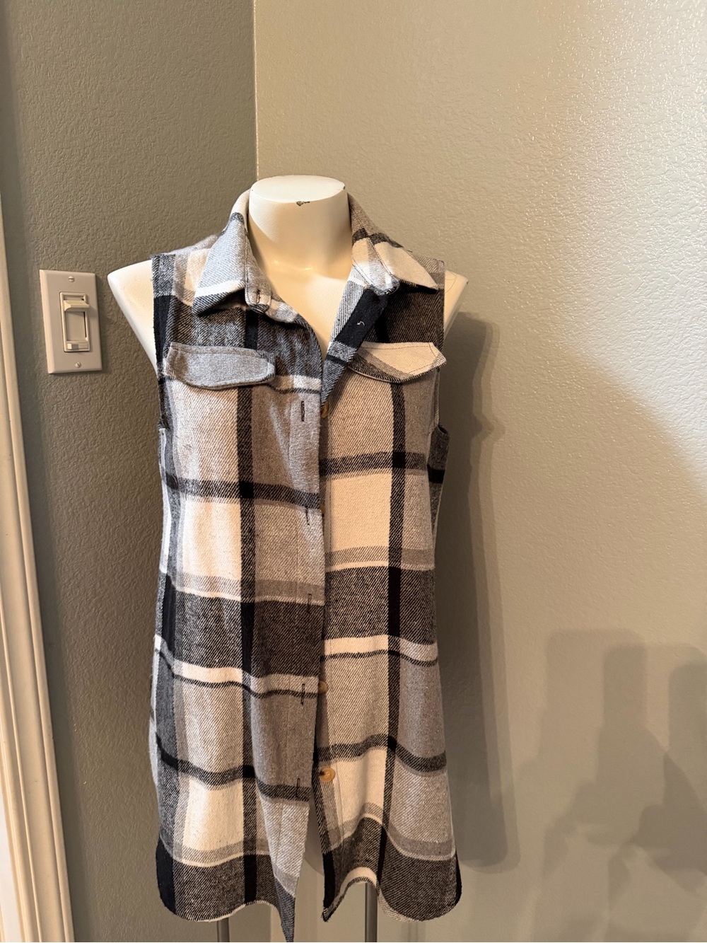 Source Unknown Black Gray and White Plaid Sleeveless Tunic